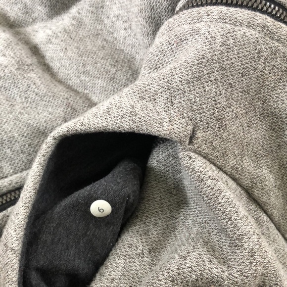 Grey lululemon scuba full zip hoodie size 6 in excellent used condition - Picture 3 of 3